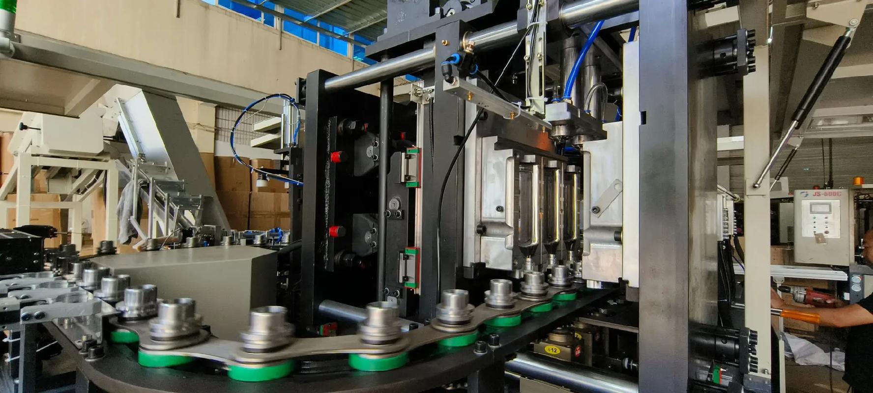 专业制造，高效可靠 探索一拖三2升全高配PET吹瓶机的卓越性能与优势